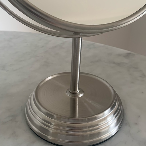 Makeup counter mirror in nickel finish - Picture 2 of 3